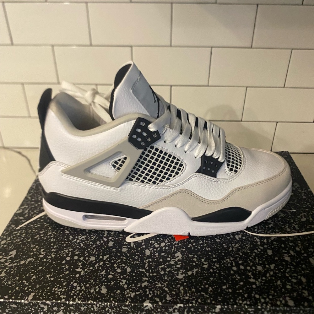 Mens Jordan Retro 4 Military Black Size 8.